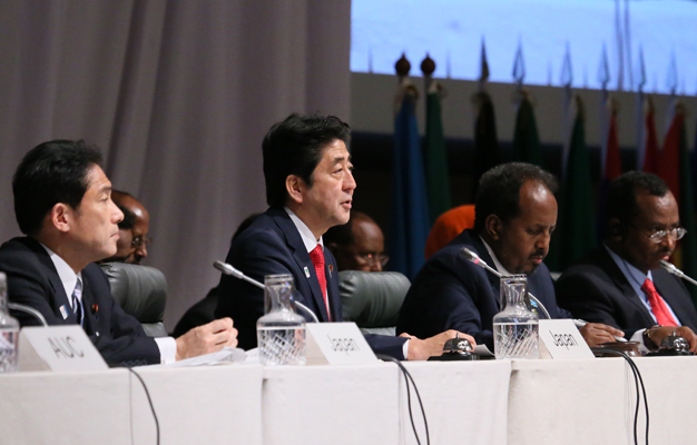 安倍总理在横滨市内出席了“索马里问题特别会议”。