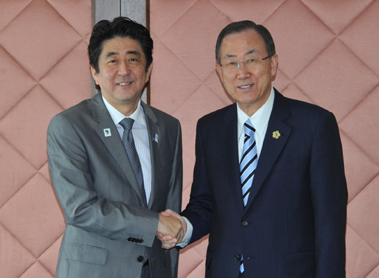 为出席第五届非洲开发会议(TICAD V)而正在横滨市内进行访问的安倍总理与非洲各国的首脑举行了会谈。