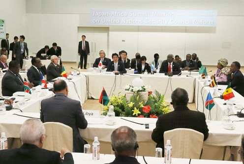 安倍总理在横滨市内举行了第五届非洲开发会议（TICAD V）“关于安理会改革的日本与非洲首脑级会议”。