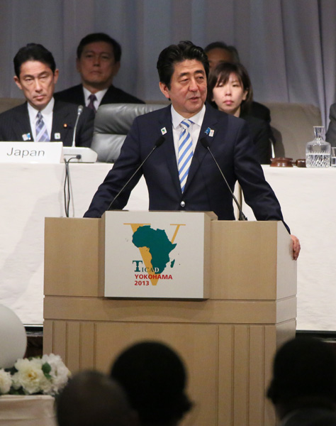安倍总理在横滨市内出席了第五届非洲开发会议（TICAD V）“闭幕式”。