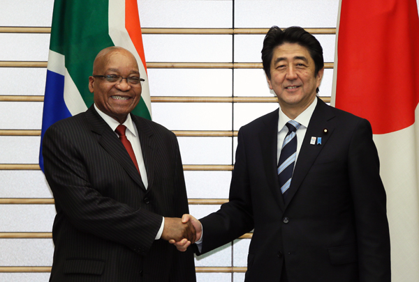 安倍总理在总理大臣官邸与南非共和国总统雅各布•祖马举行了会谈。