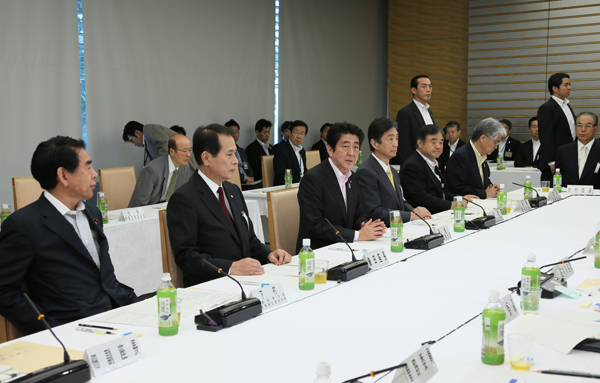 安倍总理在总理大臣官邸召开了第九次教育再生实行会议。