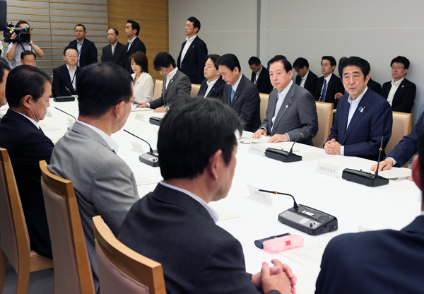 安倍总理在总理大臣官邸召开了第2次观光立国推进阁僚会议。