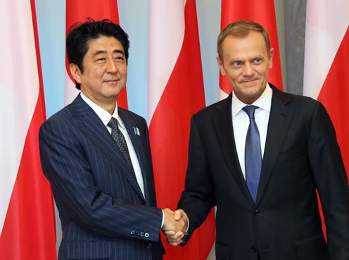 正在出访欧洲的安倍总理访问了波兰共和国,出席了“日本料理招待酒会”等。