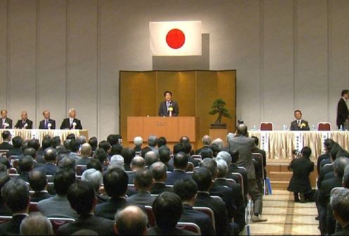 安倍总理出席了在东京都内召开的全国信用金库大会。