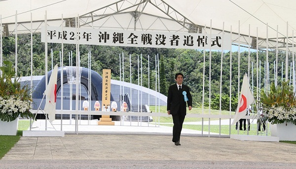 安倍总理出席了在冲绳县举行的“冲绳全体战殁者追悼仪式”。