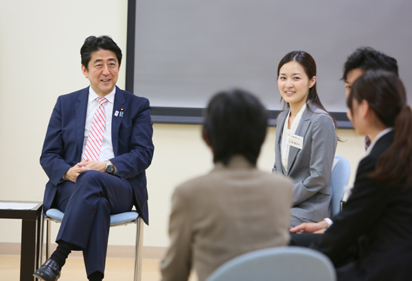 安倍总理访问了大阪府。