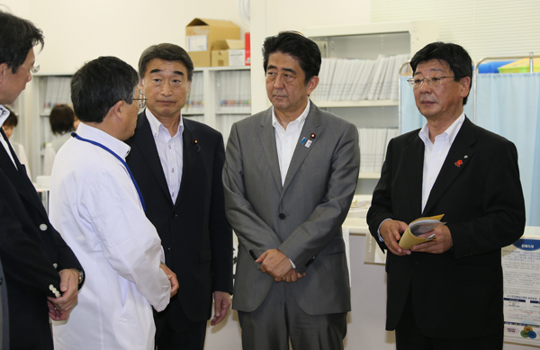 安倍总理为了把握东日本大地震灾害的复兴情况访问了宫城县。