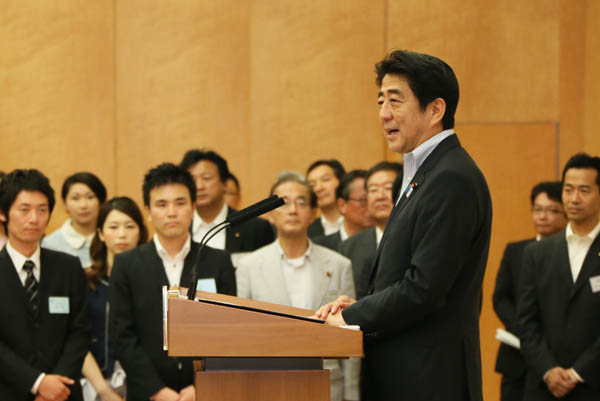 安倍总理在总理大臣官邸召开了“日本青年海外协力队激励会”。