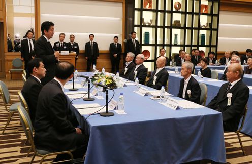 安倍总理出席了在长崎市和平公园举行的长崎市原子弹爆炸遇难者悼念暨和平祈愿仪式。