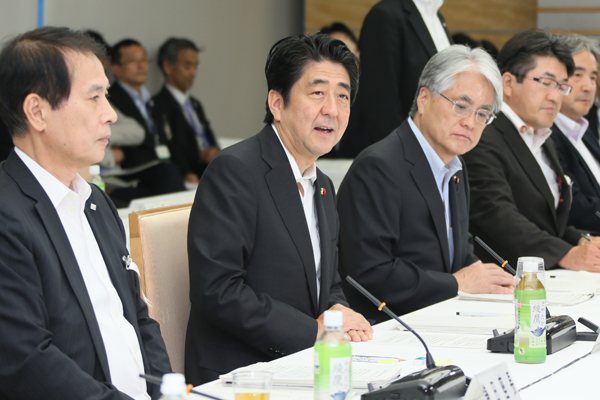 安倍总理在总理大臣官邸召开了第十一次教育再生实行会议。