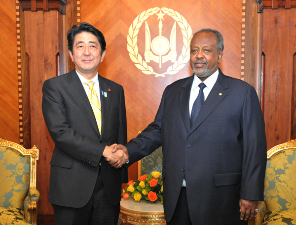 安倍总理访问了吉布提共和国。