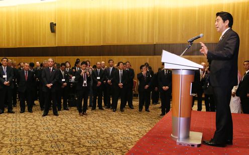 安倍总理访问了卡塔尔国。