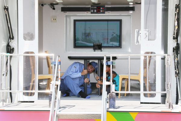 在以安倍总理为首的全体阁僚参与之下,举行了2013年度综合防灾训练。