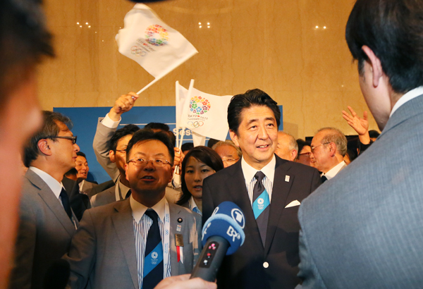 正在阿根廷共和国访问的安倍首相在“第125次国际奥林匹克委员会（IOC）全会”上进行了东京的申办陈述并举行了官方新闻发布会。