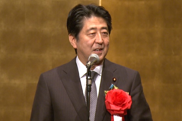安倍总理出席了在东京都内召开的“日本齿科医师会成立110周年庆祝会”。