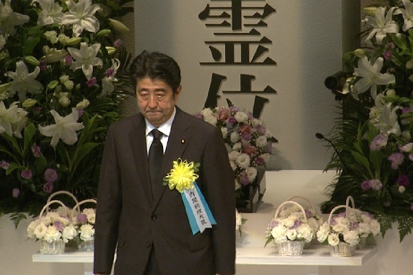 安倍总理出席了在东京都内召开的全国消防殉职烈士追悼会。