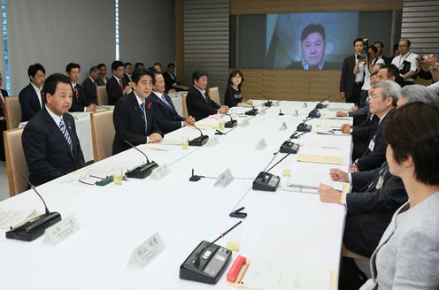 安倍总理在总理大臣官邸召开了第十四次产业竞争力会议。
