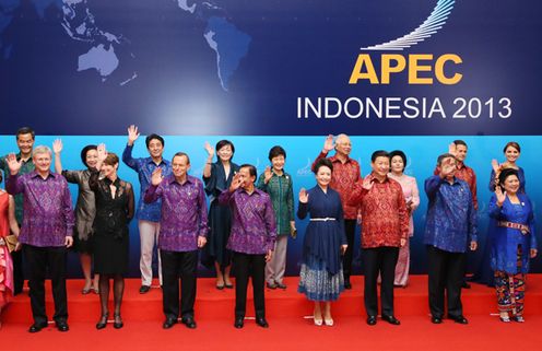 安倍总理出席了亚太经合组织(APEC)首脑会议。