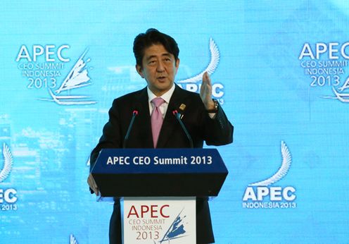 安倍总理出席了亚太经合组织(APEC)首脑会议。