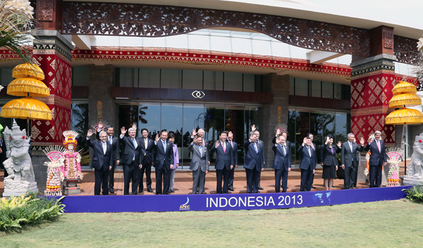 安倍总理出席了亚太经合组织（APEC）首脑会议等。