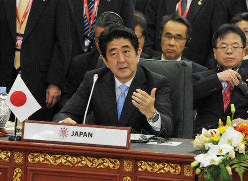 安倍总理出席了在文莱达鲁萨兰国的斯里巴加湾市召开的东盟与中日韩(ASEAN+3)首脑会议、东亚首脑会议。