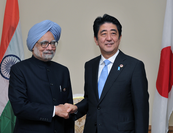 安倍总理出席了在文莱达鲁萨兰国的斯里巴加湾市召开的东盟与中日韩(ASEAN+3)首脑会议、东亚首脑会议。