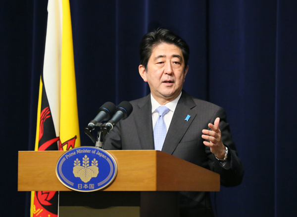 安倍总理出席了在文莱达鲁萨兰国的斯里巴加湾市召开的东盟与中日韩(ASEAN+3)首脑会议、东亚首脑会议。