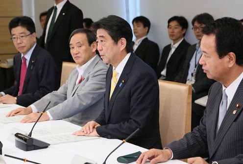 安倍总理在总理大臣官邸出席了第八次“有关跨太平洋伙伴关系协议（TPP）的主要阁僚会议”。