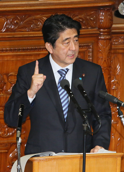 安倍总理在众议院和参议院的全体会议上发表了施政方针演说。