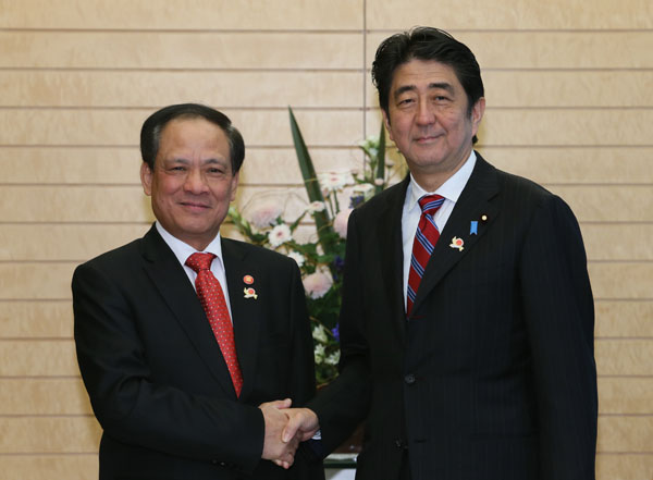 安倍总理在总理大臣官邸接受了东盟（ASEAN）秘书长黎良明的拜会。
