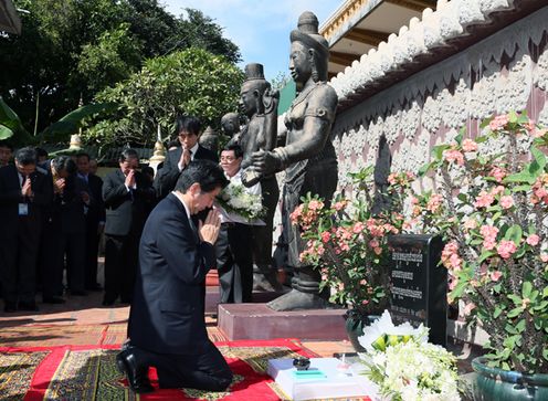 安倍总理访问了柬埔寨王国。