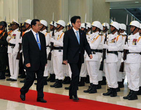 安倍总理访问了柬埔寨王国。