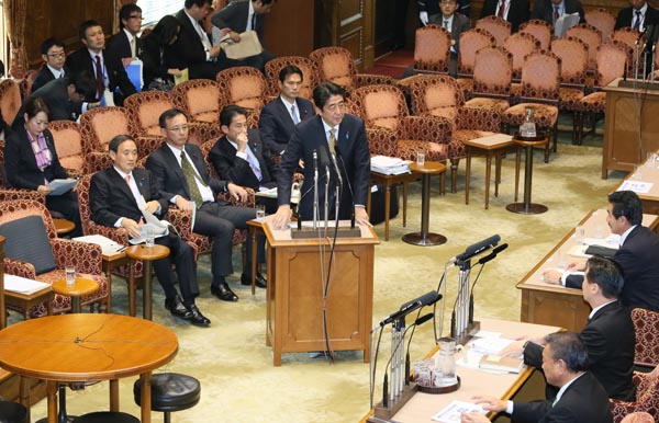 安倍总理出席了有关国家安全保障的参议院特别委员会。