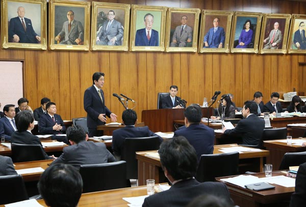 安倍总理出席了众议院内阁委员会。