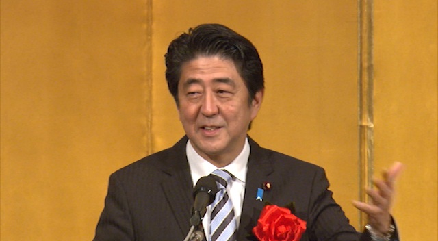 安倍总理出席了在东京都内举行的日本商工会议所・东京商工会议所会头就任宴会。