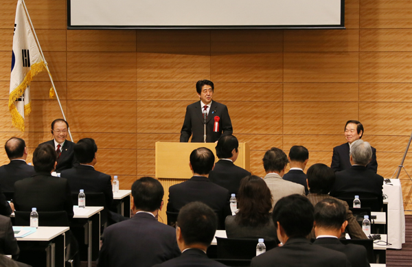 安倍总理在众议院第一议员会馆出席了“日韩・韩日议员联盟联合大会开幕式”。