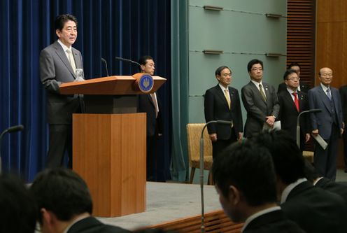 安倍总理于第185次国会（临时国会）闭幕后在总理大臣官邸举行了记者招待会。
