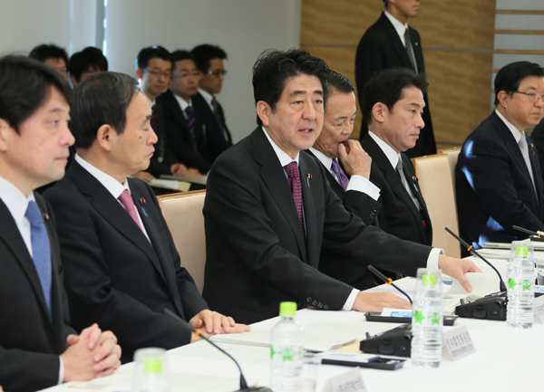 安倍总理在总理大臣官邸召开了第七次“关于安全保障与防卫能力的恳谈会”。