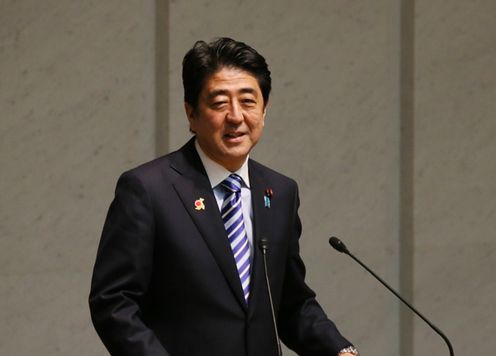 安倍总理出席了日本与东南亚国家联盟(ASEAN)特别首脑会议等。