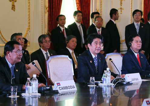 安倍总理出席了日本与东南亚国家联盟(ASEAN)特别首脑会议等。