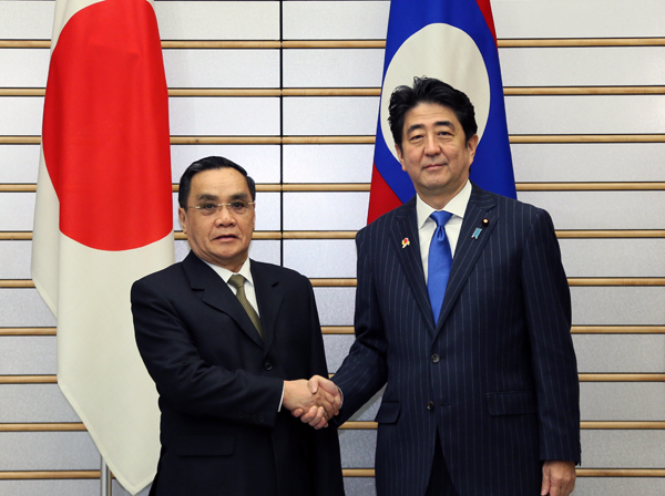 安倍总理在总理大臣官邸与东南亚国家联盟(ASEAN)各国首脑举行了会谈等。