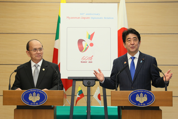 安倍总理在总理大臣官邸与东南亚国家联盟(ASEAN)各国首脑举行了会谈等。