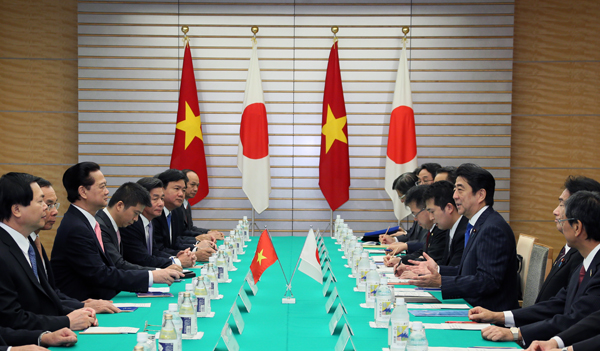 安倍总理在总理大臣官邸与东南亚国家联盟(ASEAN)各国首脑举行了会谈等。