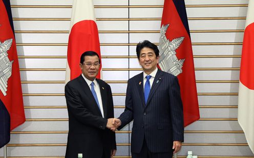 安倍总理在总理大臣官邸与东南亚国家联盟(ASEAN)各国首脑举行了会谈等。