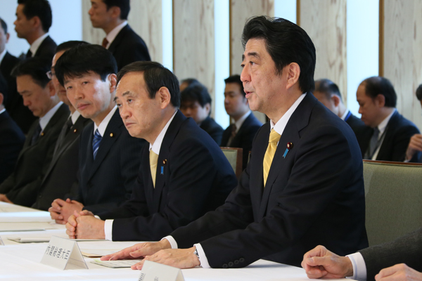 安倍总理在总理大臣官邸出席了冲绳政策协议会。