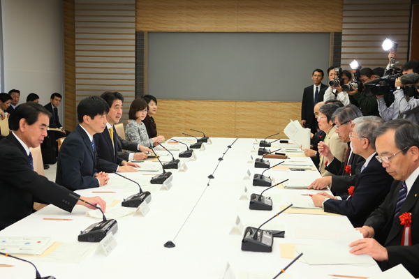安倍总理在总理大臣官邸召开了2013年第十次(总计第116次)综合科学技术会议。