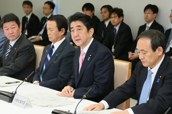 安倍总理在总理大臣官邸召开了“第三十三次原子能灾害对策本部会议・第三次原子能防灾会议联合会议”。