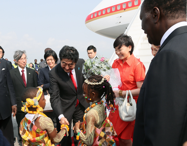 安倍总理访问了科特迪瓦共和国。