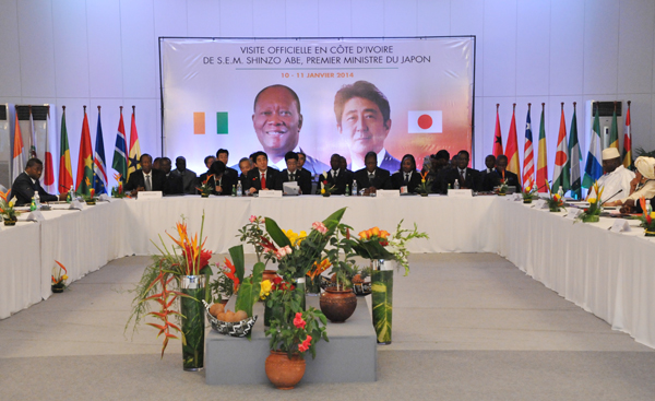 安倍总理访问了科特迪瓦共和国。